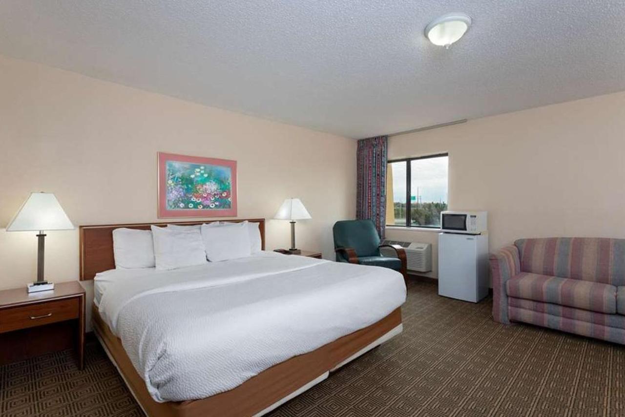 La Quinta Inn By Wyndham Indianapolis East-Post Drive Exterior photo