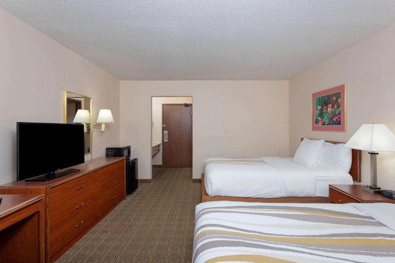 La Quinta Inn By Wyndham Indianapolis East-Post Drive Exterior photo
