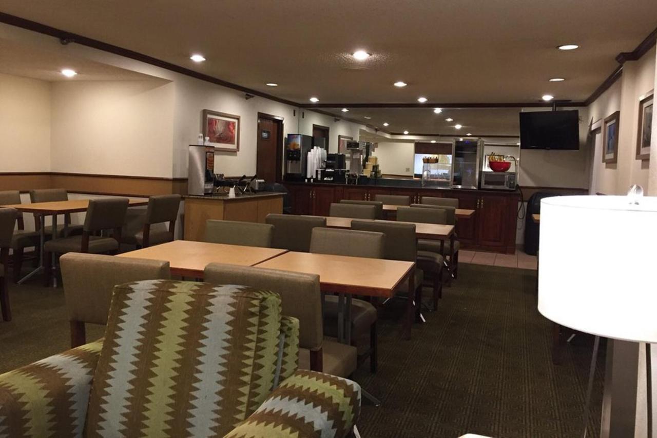 La Quinta Inn By Wyndham Indianapolis East-Post Drive Exterior photo