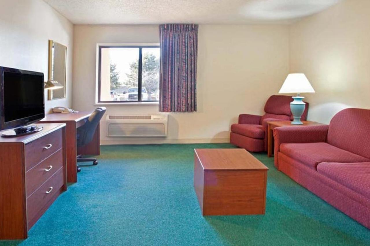 La Quinta Inn By Wyndham Indianapolis East-Post Drive Exterior photo