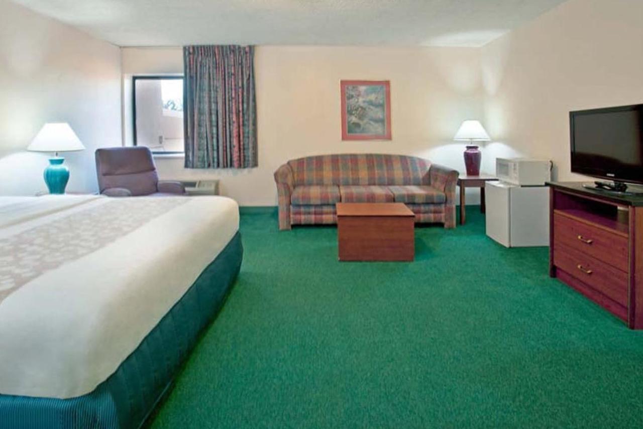 La Quinta Inn By Wyndham Indianapolis East-Post Drive Exterior photo