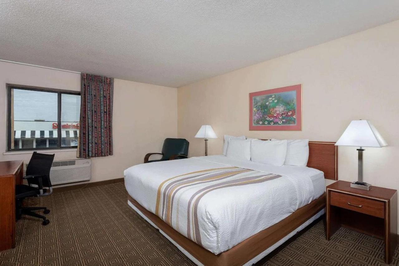 La Quinta Inn By Wyndham Indianapolis East-Post Drive Exterior photo