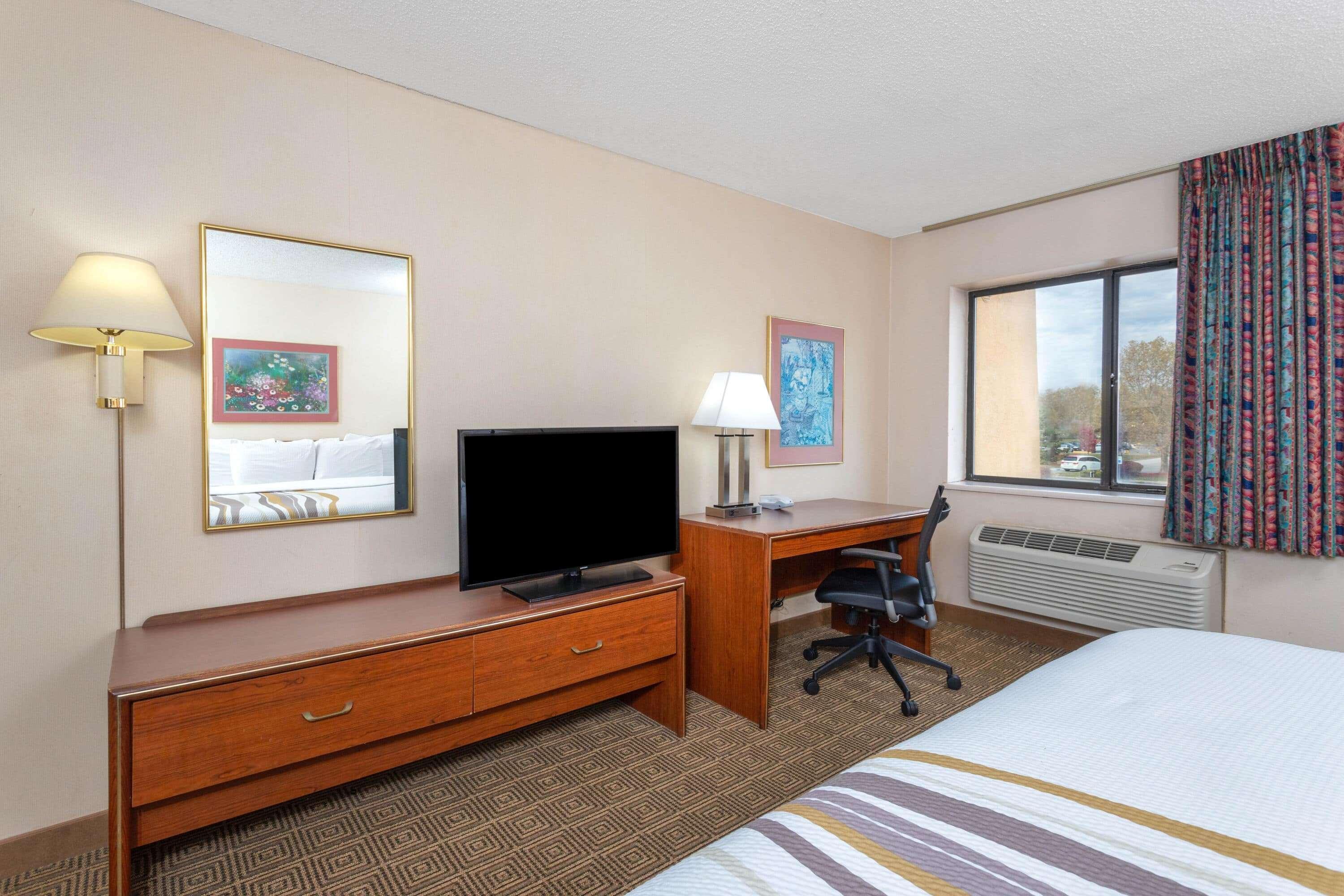 La Quinta Inn By Wyndham Indianapolis East-Post Drive Exterior photo