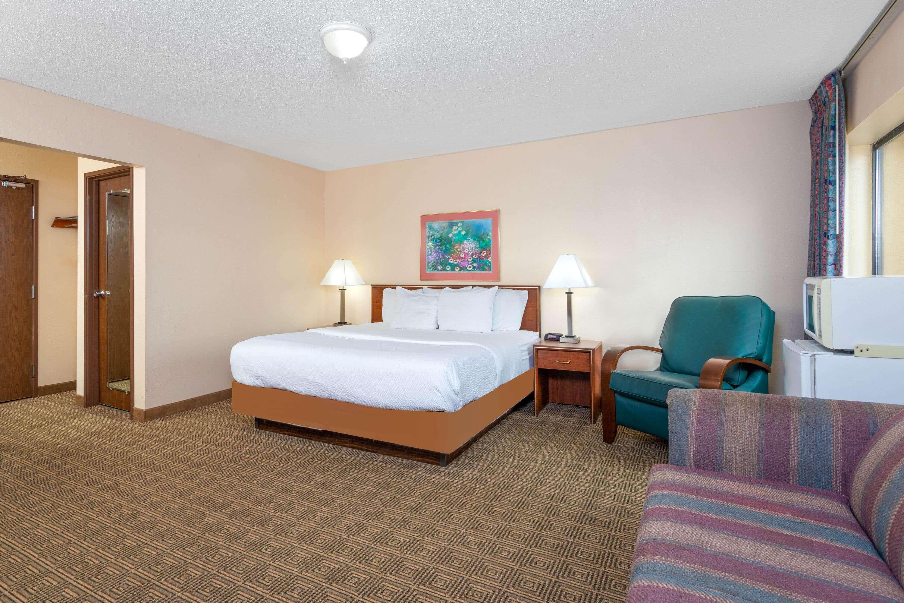 La Quinta Inn By Wyndham Indianapolis East-Post Drive Exterior photo