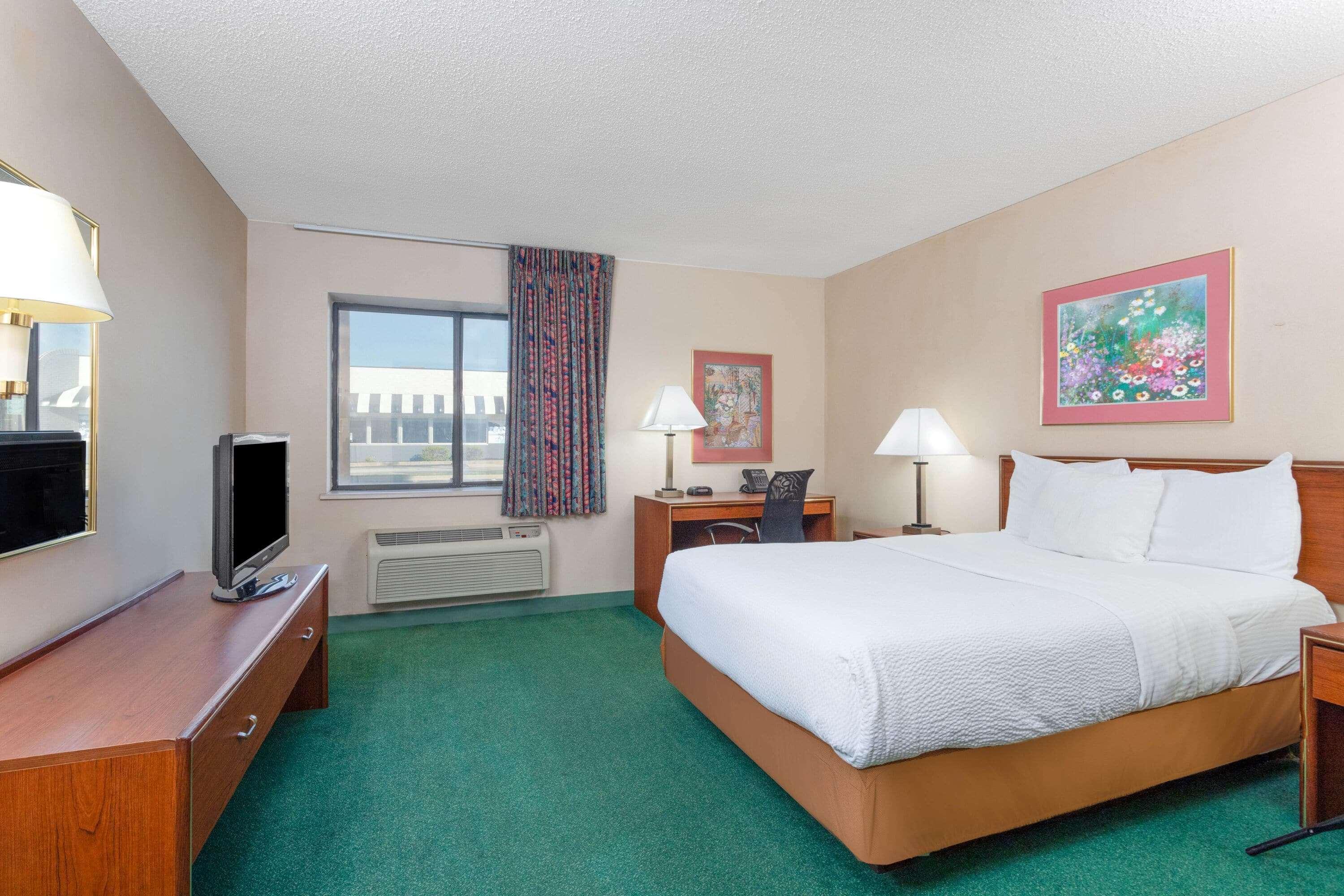 La Quinta Inn By Wyndham Indianapolis East-Post Drive Exterior photo