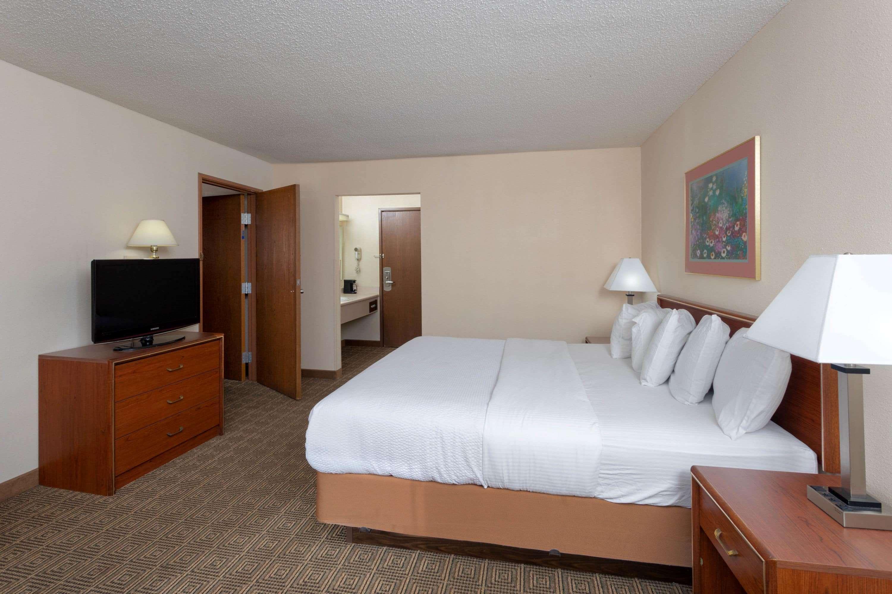 La Quinta Inn By Wyndham Indianapolis East-Post Drive Exterior photo