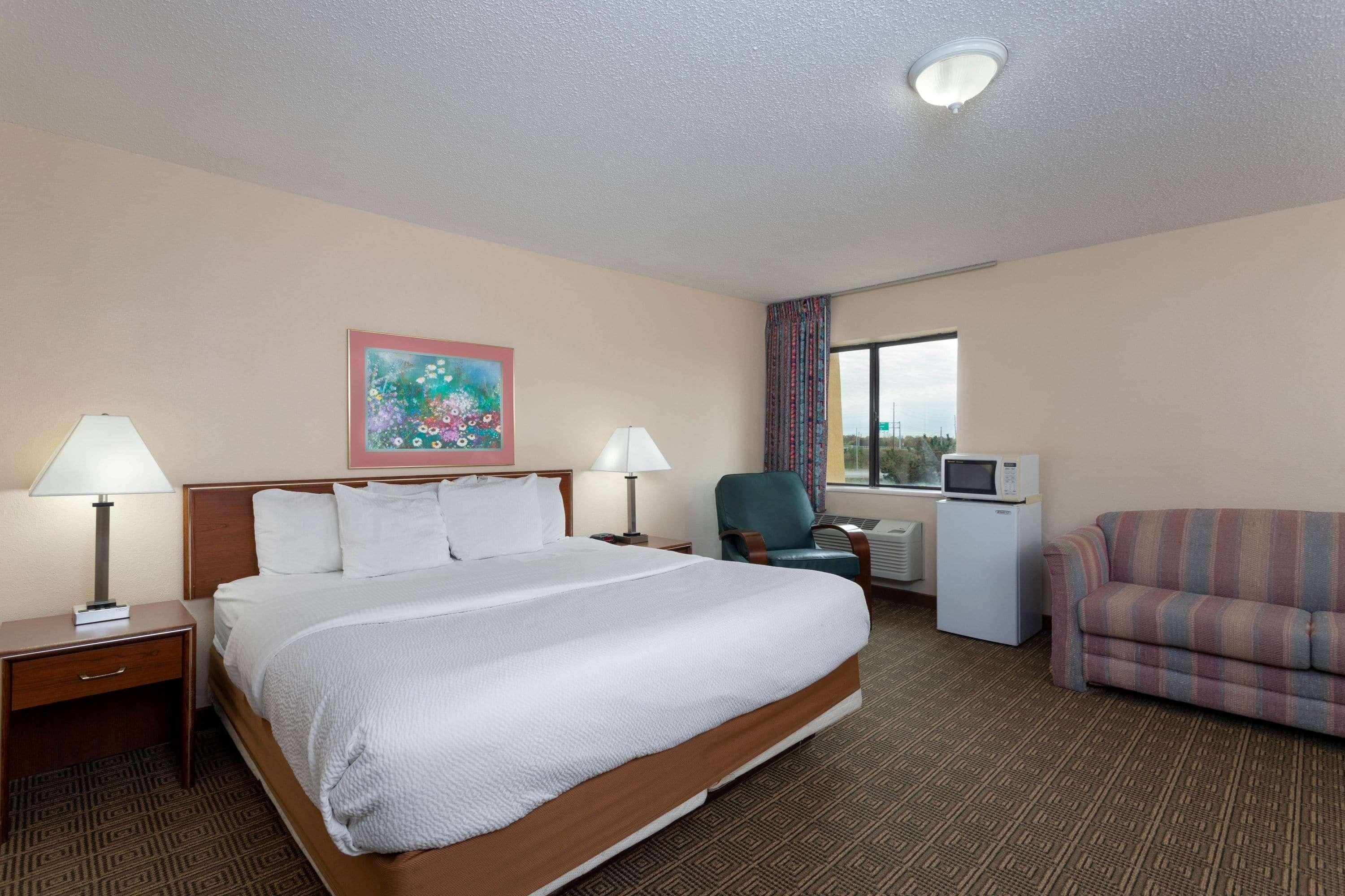 La Quinta Inn By Wyndham Indianapolis East-Post Drive Exterior photo